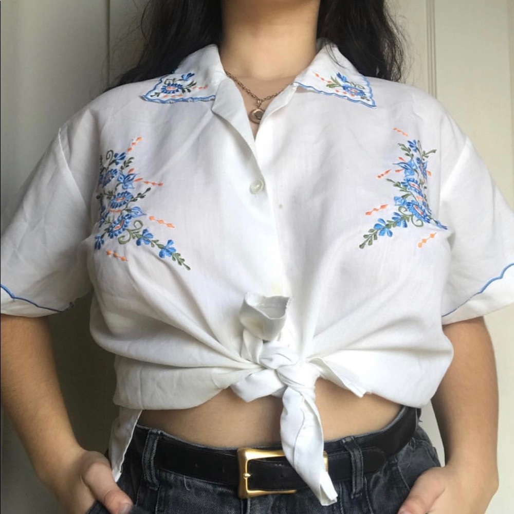Vintage Collared Button Down W Flower Stitching. - image 2